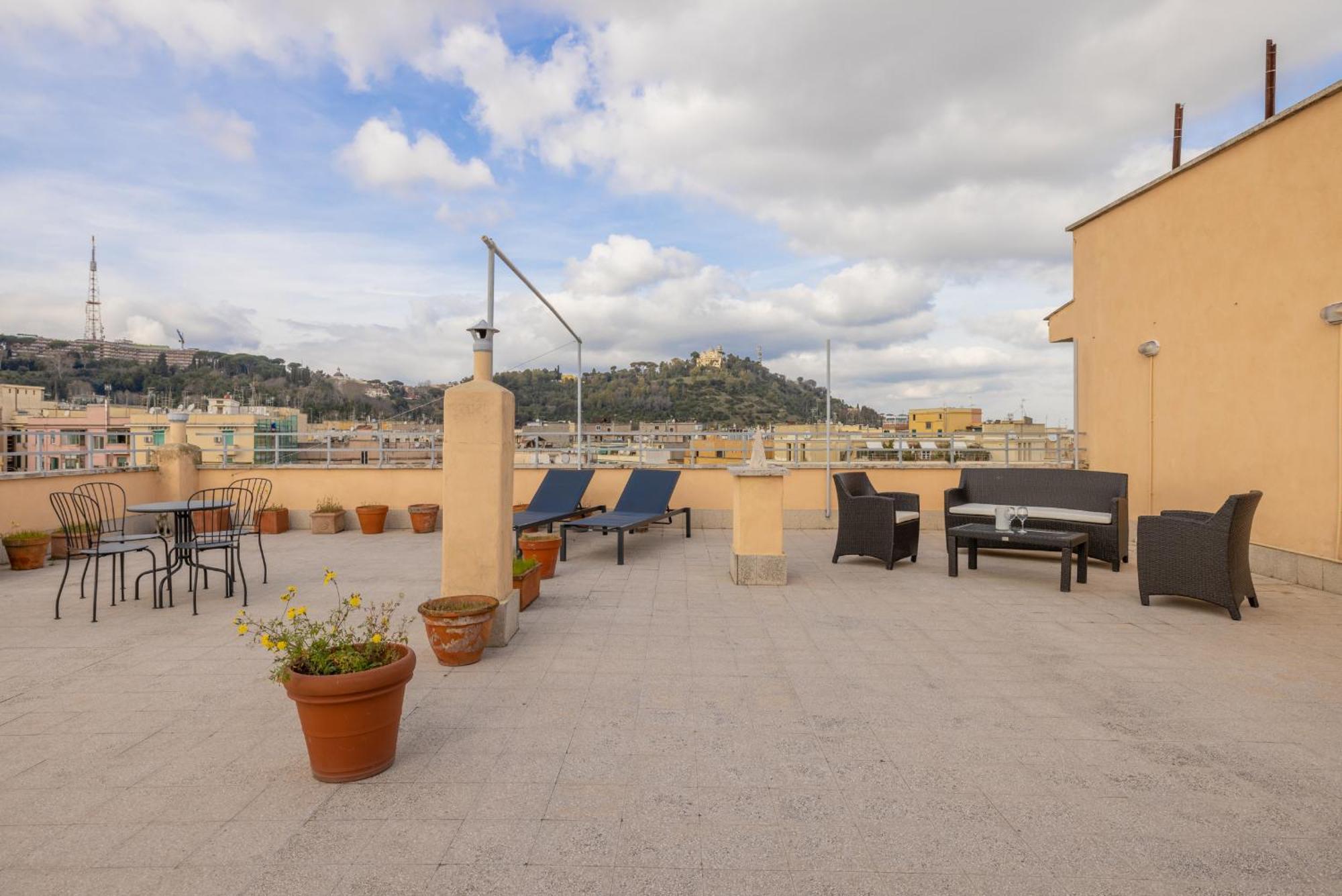 Top Floor Apt With Rooftop Terrace Near St. Peter Rome Bagian luar foto